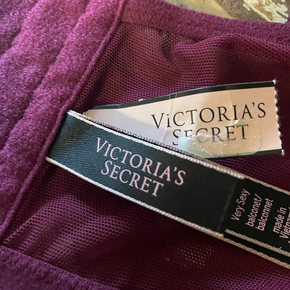 Victoria's Secret Purple Velvet Underwire Bra - Picture 5 of 8